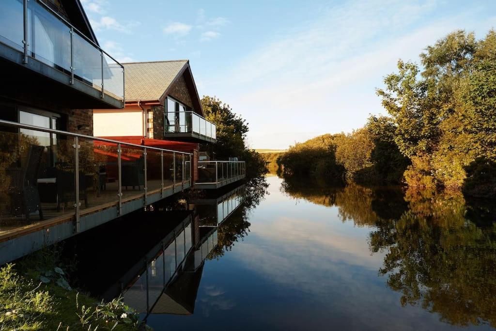 Kingfisher Hot Tub & Log Burner House On Premium Lakeside With Resort Facilities Сент-Колумб-Мейджор Экстерьер фото